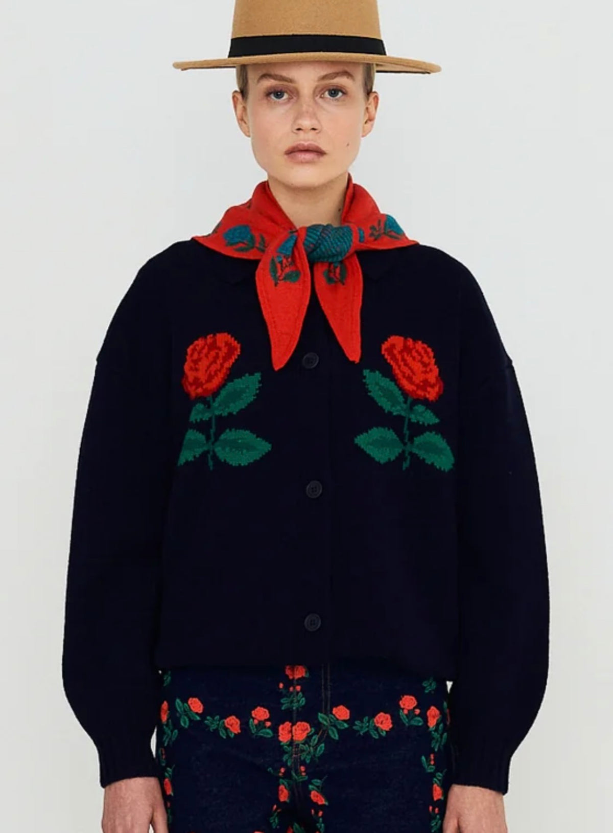 Cardigan oversized roses The tiny big sister