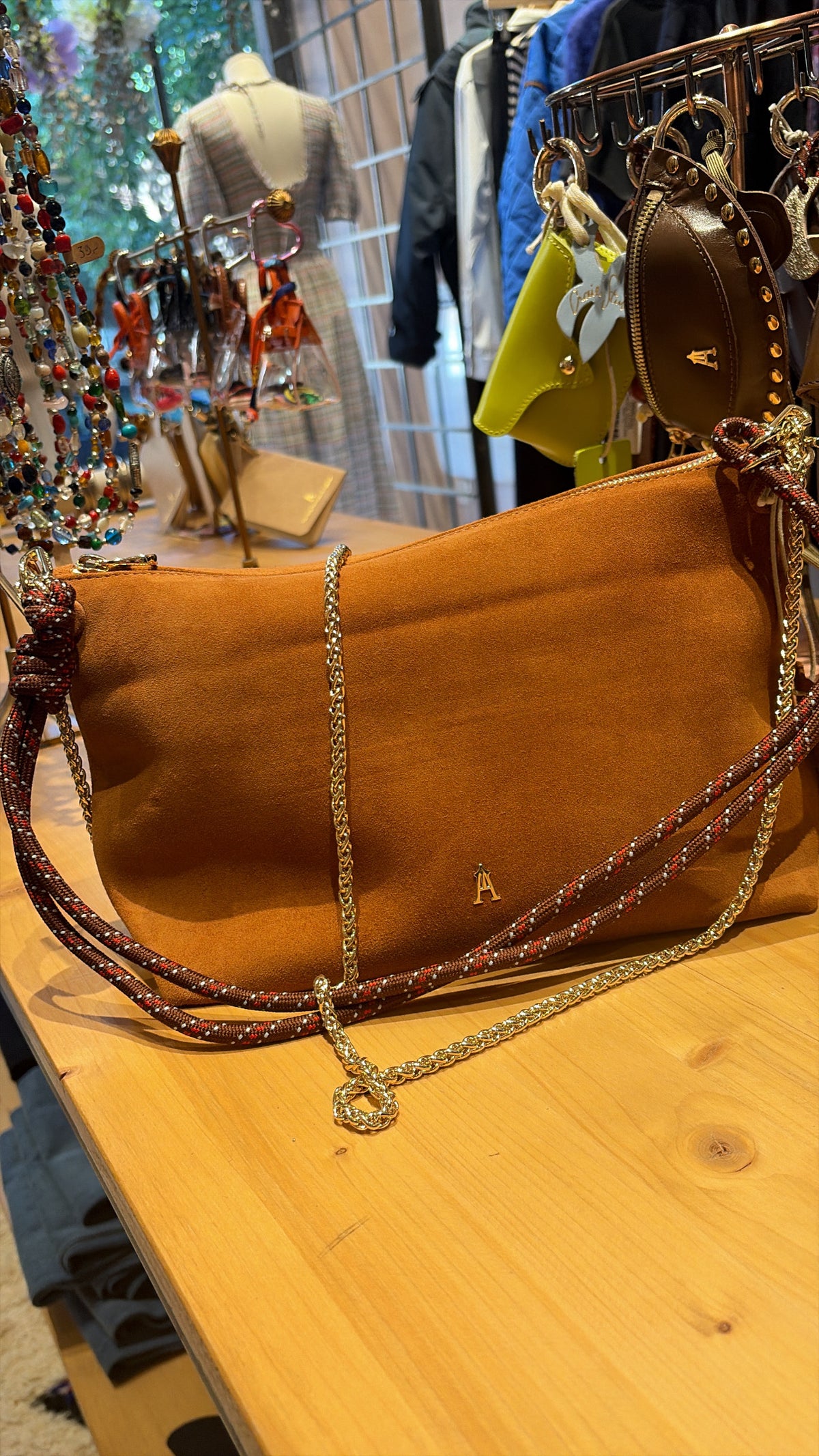 Mallow suede cognac