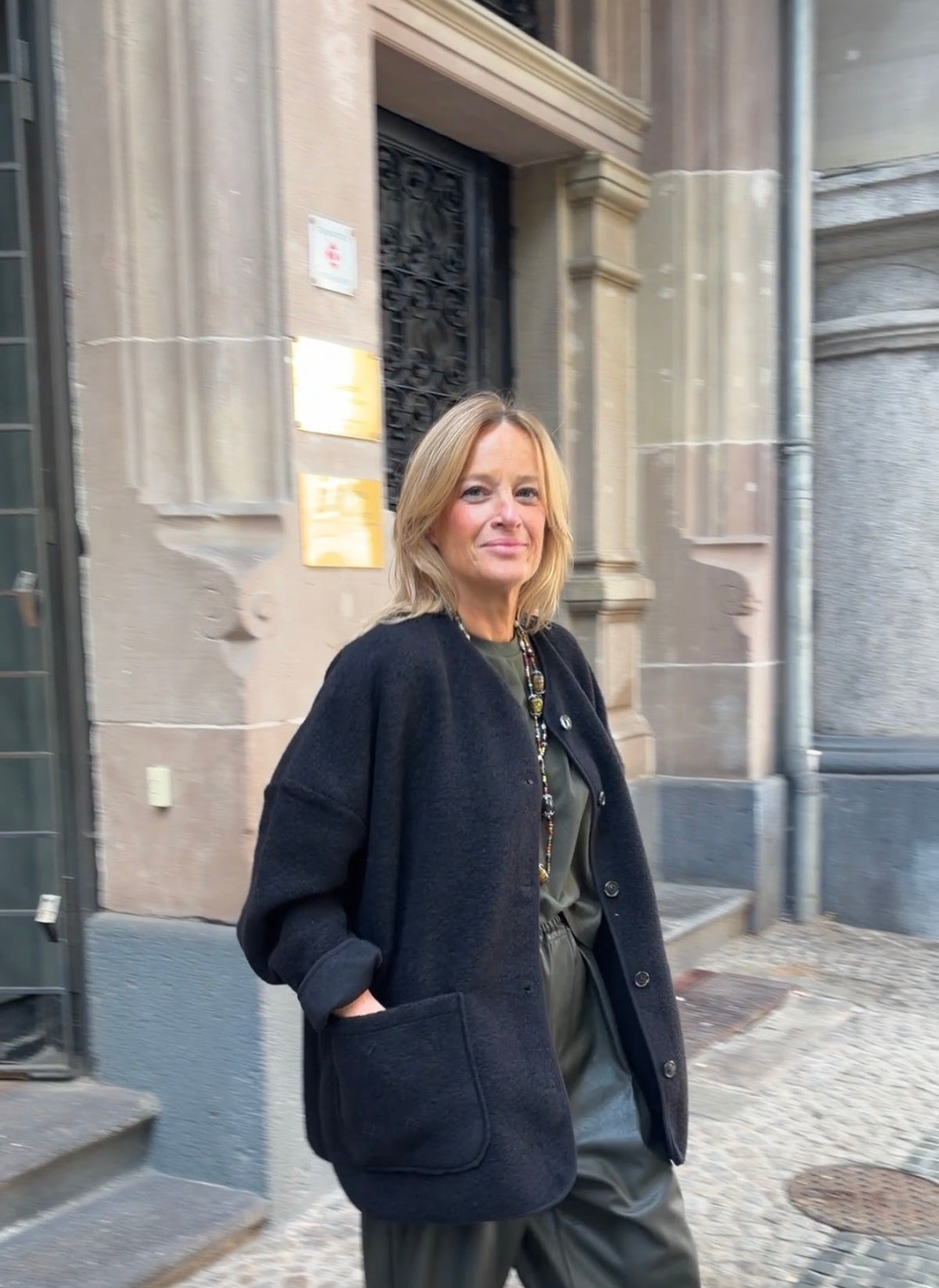 Veste Hannah noire en laine Âme Antwerp