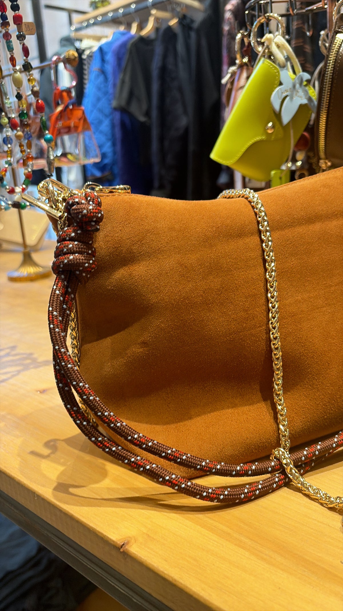 Mallow suede cognac